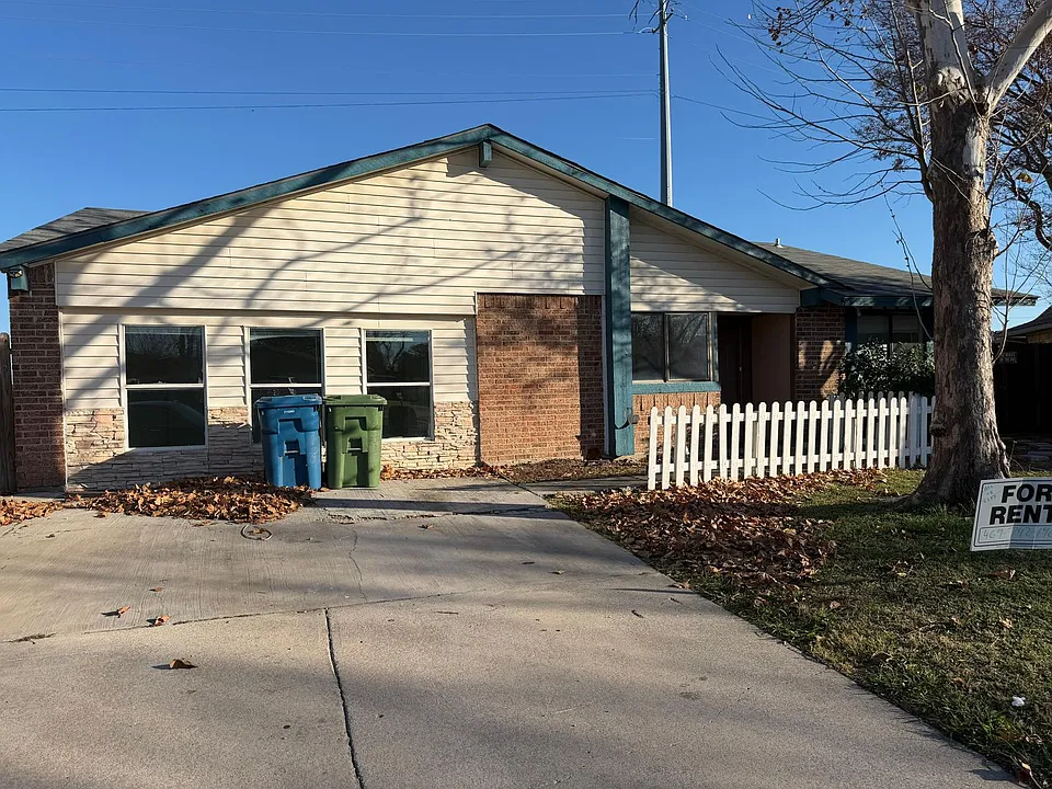 2320 Montclair Cir