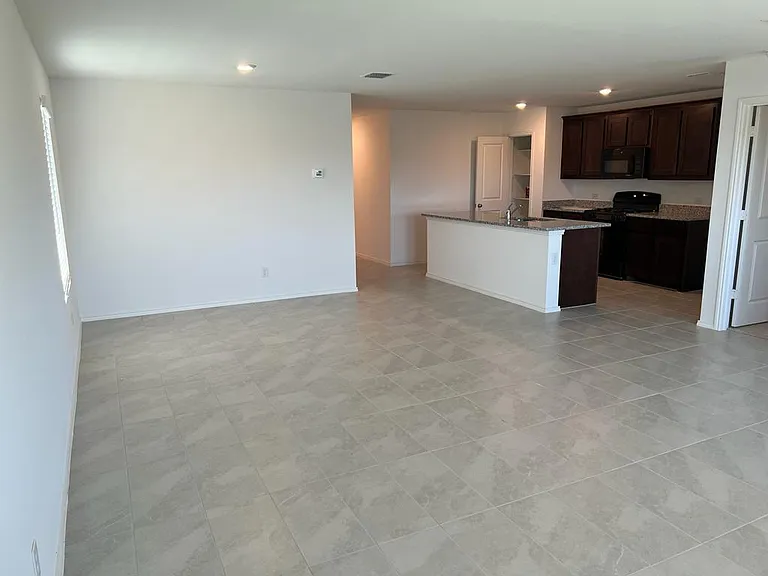 925 Sourgum St — Photo 4
