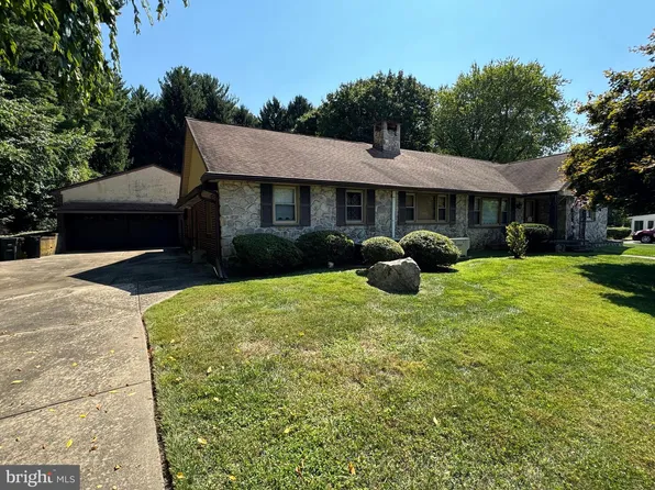 3565 Brae Bourn Dr, Huntingdon Valley, PA 19006