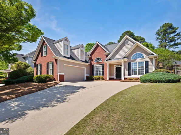 555 Golf Crest Dr, Acworth, GA 30101