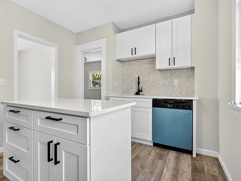 3203 Saratoga Ave — Photo 1