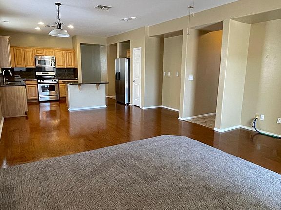 4th image of 38410 N Pagoda Ln