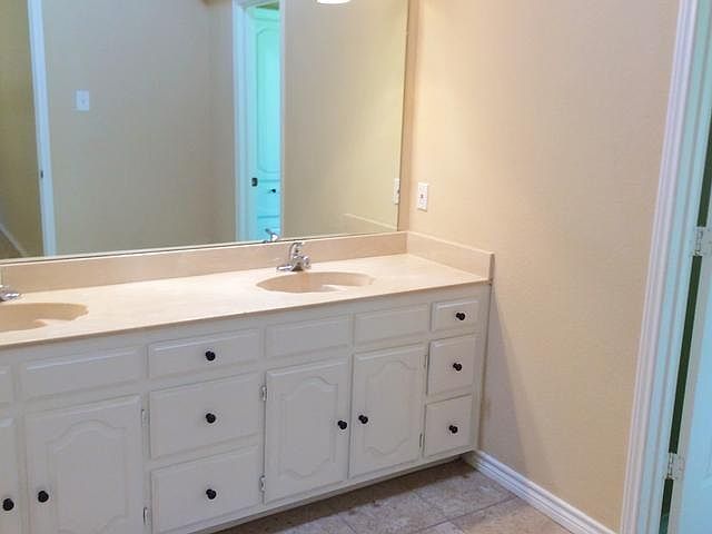 2nd image of 128 Pecan Grv