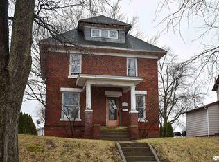 168 W Maple St, Canton, IL 61520