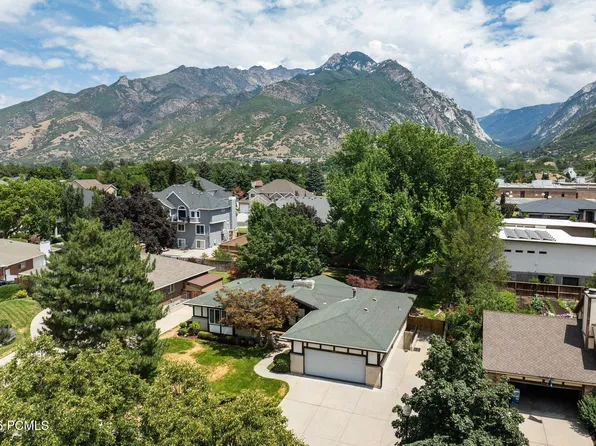 9739 S Laura Lane Dr, Sandy, UT 84092