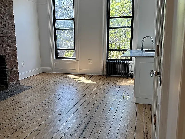 164 Hall St #3 — Photo 7
