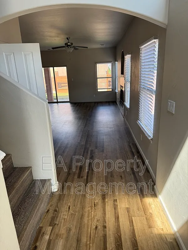 3 bed, 2.5 bath, 1800 sqft, $2,145 — Photo 3