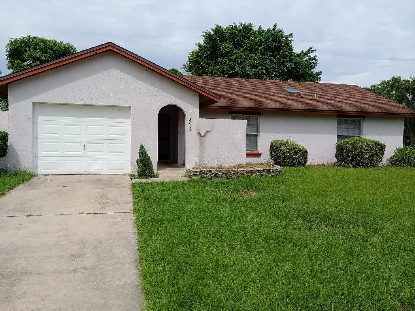 2/2 On Large Corner Lot Located in Pepper Mill — Photo 1