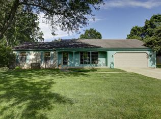 2114 Bonnie Ln, Monticello, IL 61856
