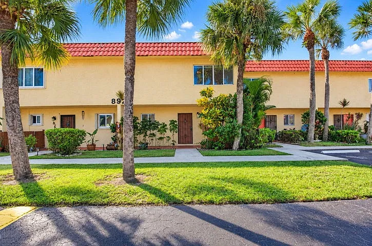 3 bed, 2.5 bath, 1474 sqft, $3,000 — Photo 1