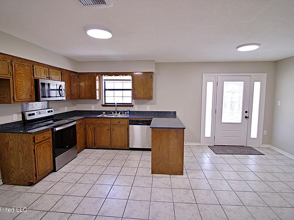 5th image of 2501 Laura Dr