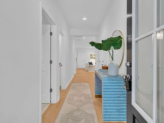 5th image of 184 W Boundary St