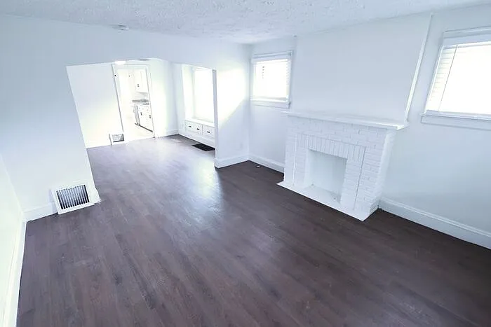 1313 Coventry St — Photo 2