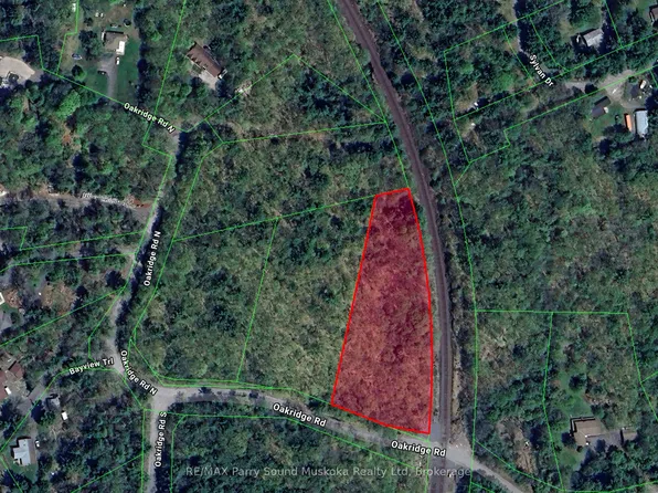 11 Oakridge Rd N, McDougall, ON P2A 2W9