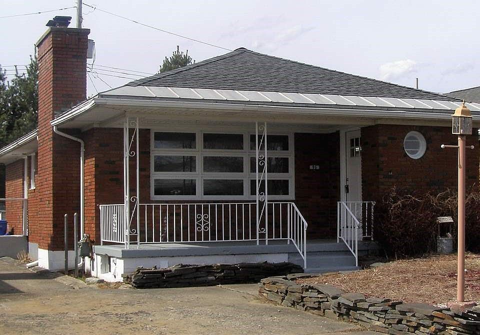 This home sits on a dead-end street w/lovely neighboring properties. BRAND NEW ROOF!