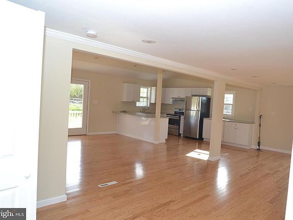 4th image of 24745 Langford Rd