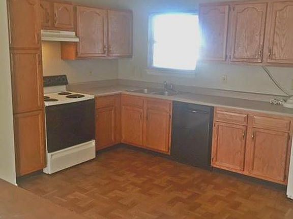 3rd image of 2908 Bowfield Way