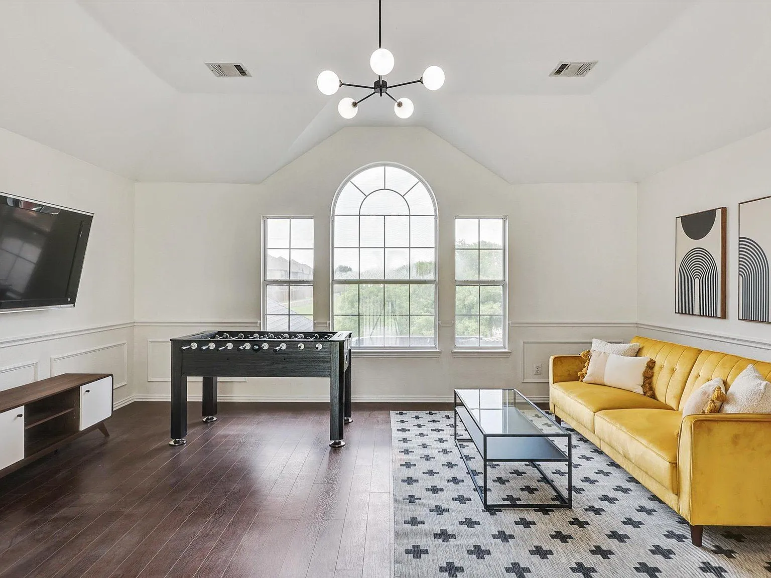 6 bed, 3.5 bath, 3381 sqft, $10,950 — Photo 4