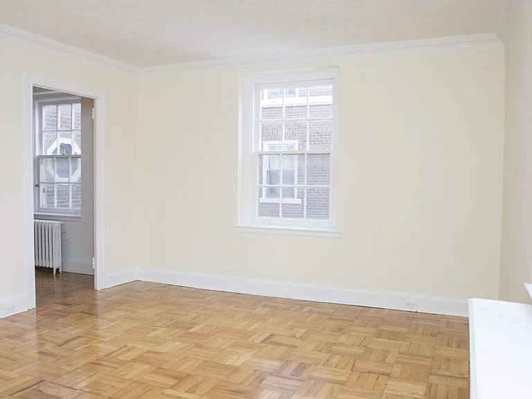 555 Russell Hill Rd — Photo 8