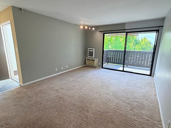 4th image of 1481 Marchbanks Dr APT 3