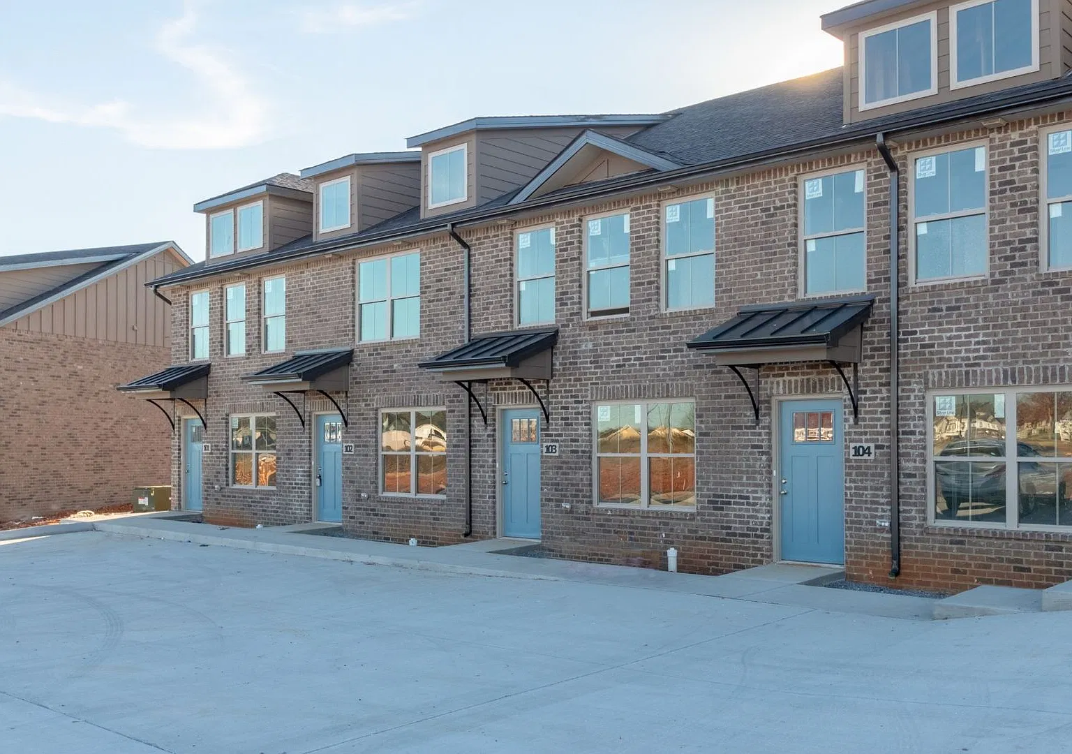 1000-506 Henry Place Blvd (For Rent) — Photo 2