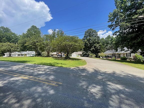 3rd image of 14 Rayelee Cir