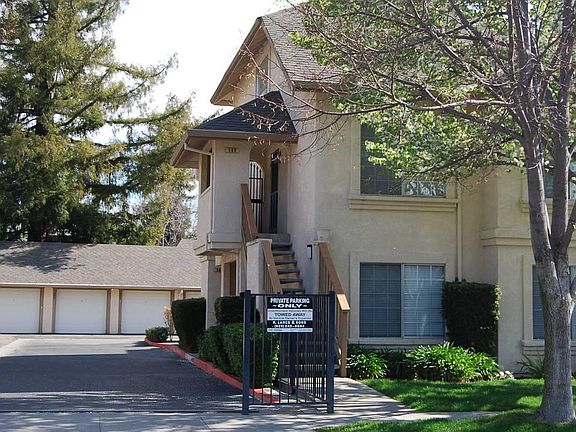 2nd image of 589 Rose Ave