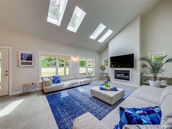 4th image of 4684 Blakely Ct E