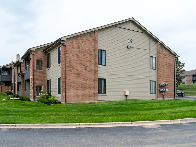 Pine Ridge Apartments — Photo 38