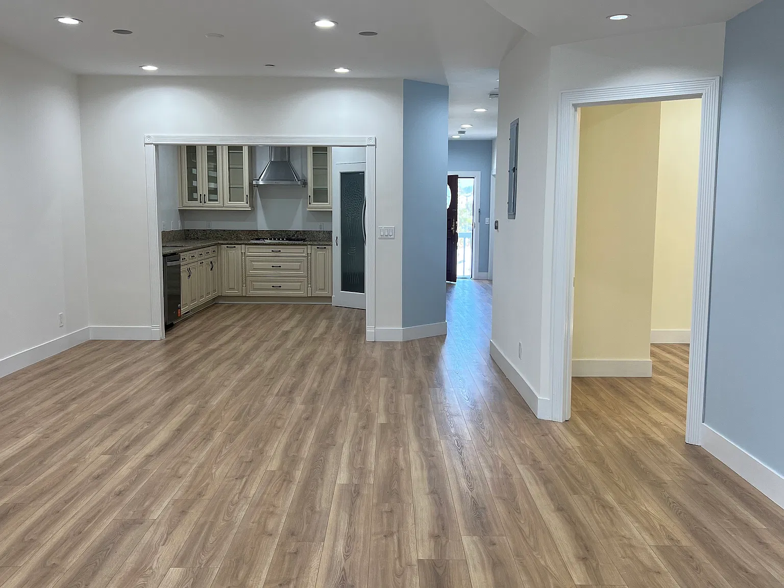3 bed, 1800 sqft, $4,295 — Photo 2
