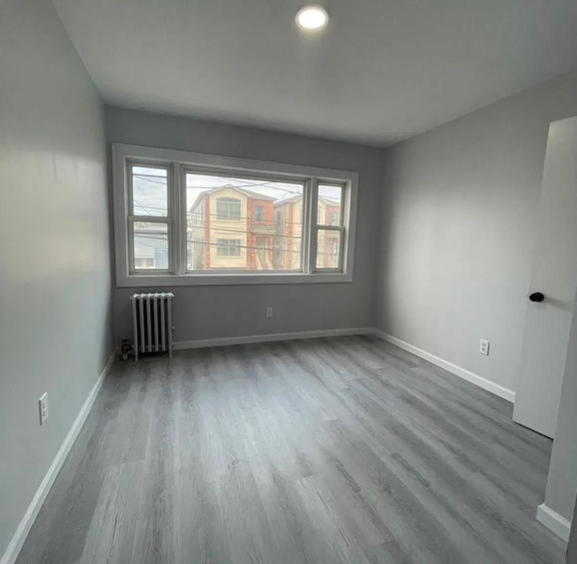 3 bed, 1000 sqft, $2,500 — Photo 4