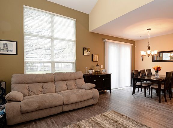 5th image of 348 Hunterdon Ct #4348B