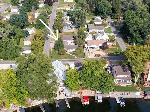3rd image of 3295 Waterside Dr