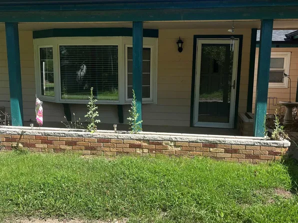 134 S Simpson Rd, Salina, KS 67401