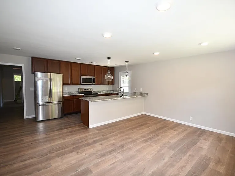 5111 Lynnwood Ave — Photo 3