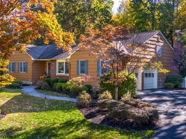 32 Radcliffe Dr, Roxbury Twp., NJ 07876