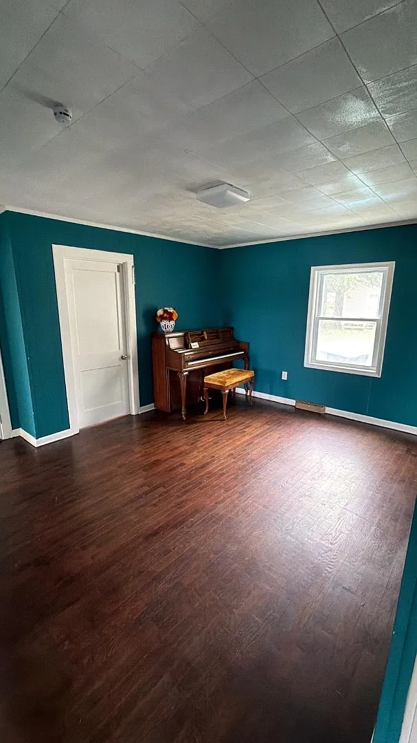 2318 S Dupont Blvd — Photo 4