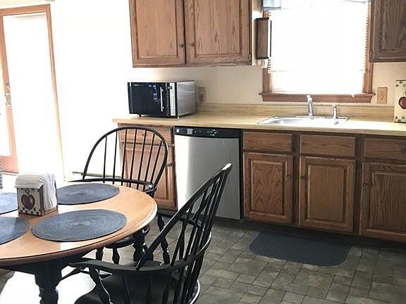 4th image of 12 Rollingwood Dr