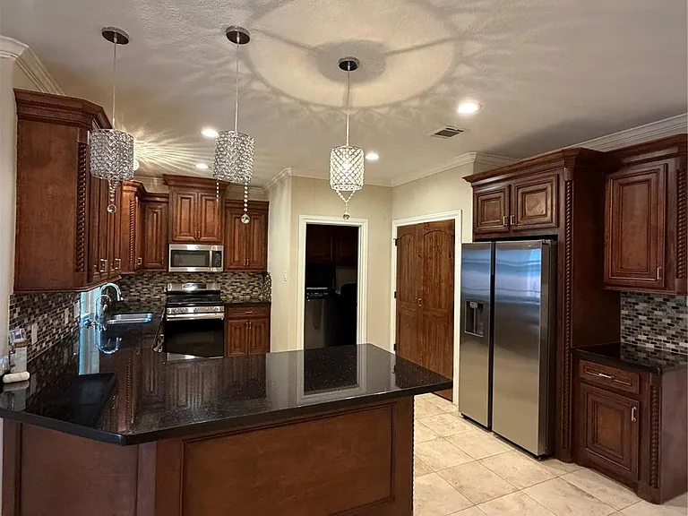 1710 Castlerock Dr — Photo 6