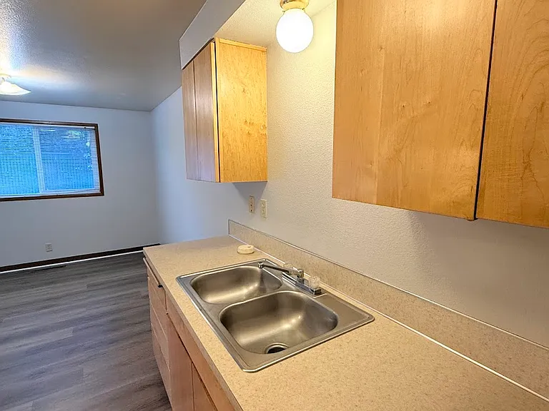3709 NE 44th St #B — Photo 12