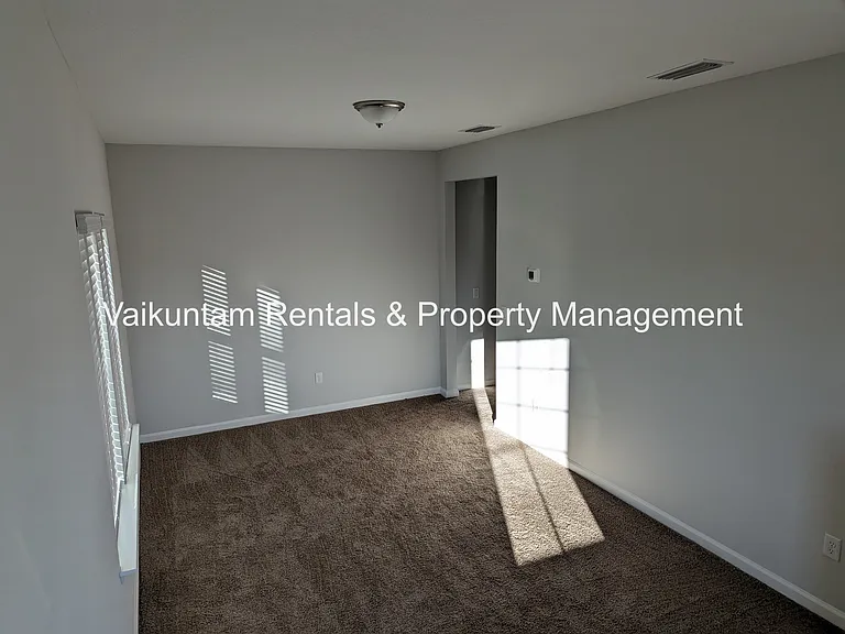 74 Newton Ln — Photo 10