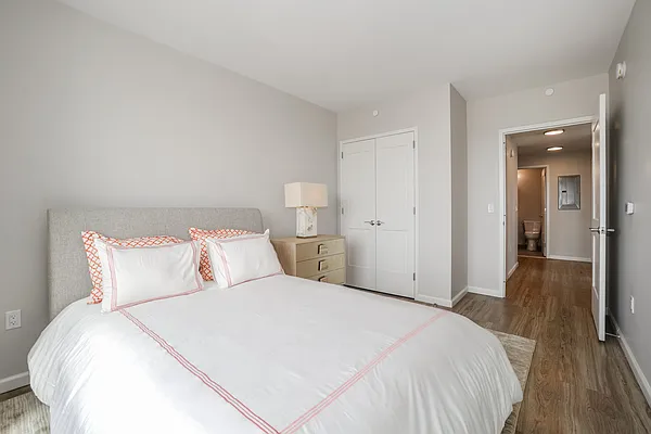 Rented by Bond New York | media 5