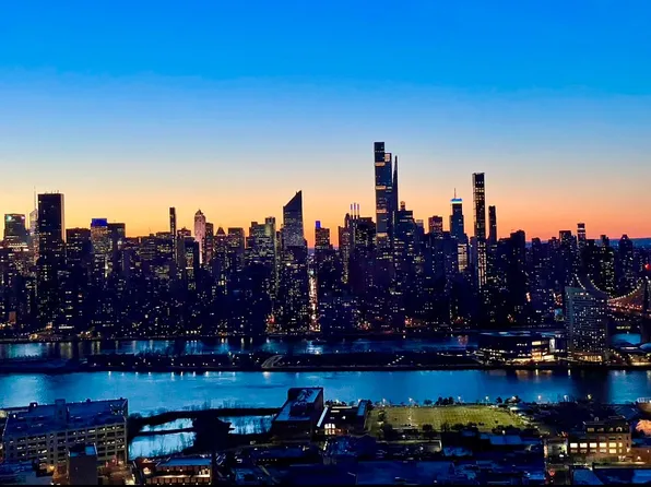 3 Court Sq #122, Long Island City, NY 11101