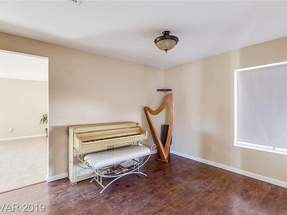 3rd image of 3959 Green Leaf Dr