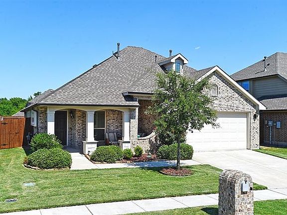 3rd image of 304 Eastbrook Dr