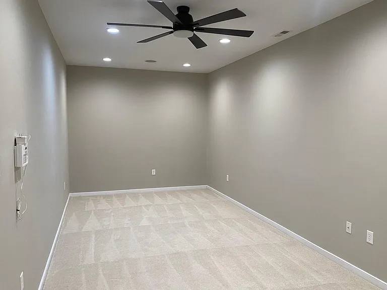 544 Abbey Village Cir — Photo 16