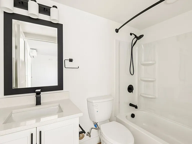 The Crest |NEWLY Renovated Studios, Lofts, 1, 2 & 3 Bedroom Homes Near the Beach — Photo 54
