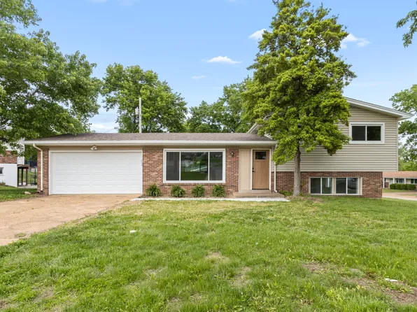 1209 Foxview Ter, Ballwin, MO 63011