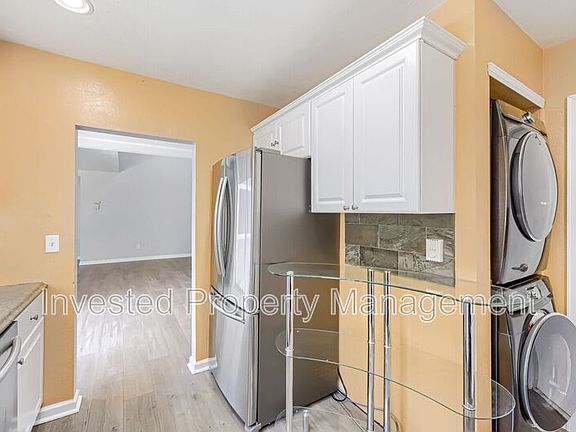 5th image of 2501 S Victor St Unit E