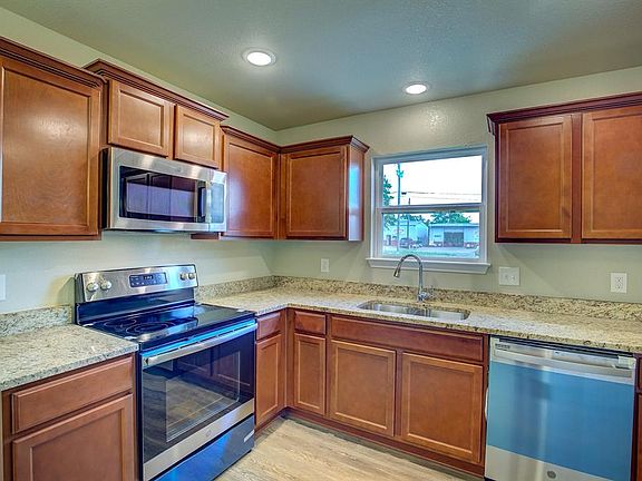 3rd image of 2307 Sayle St